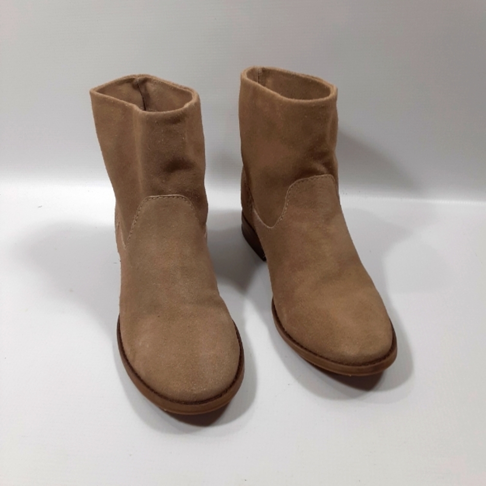 Splendid Size 7.5M Tan Leather Upper Low Heeled Slip On Ankle Boots